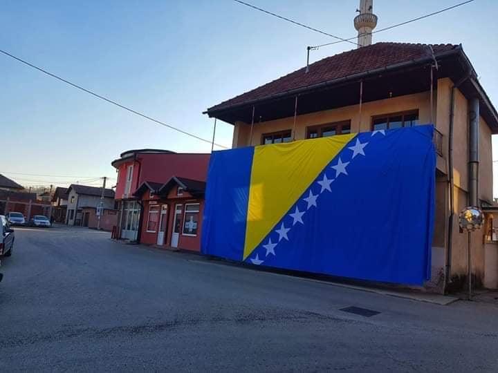 Postavljena zastava u Novom Šeheru - Avaz