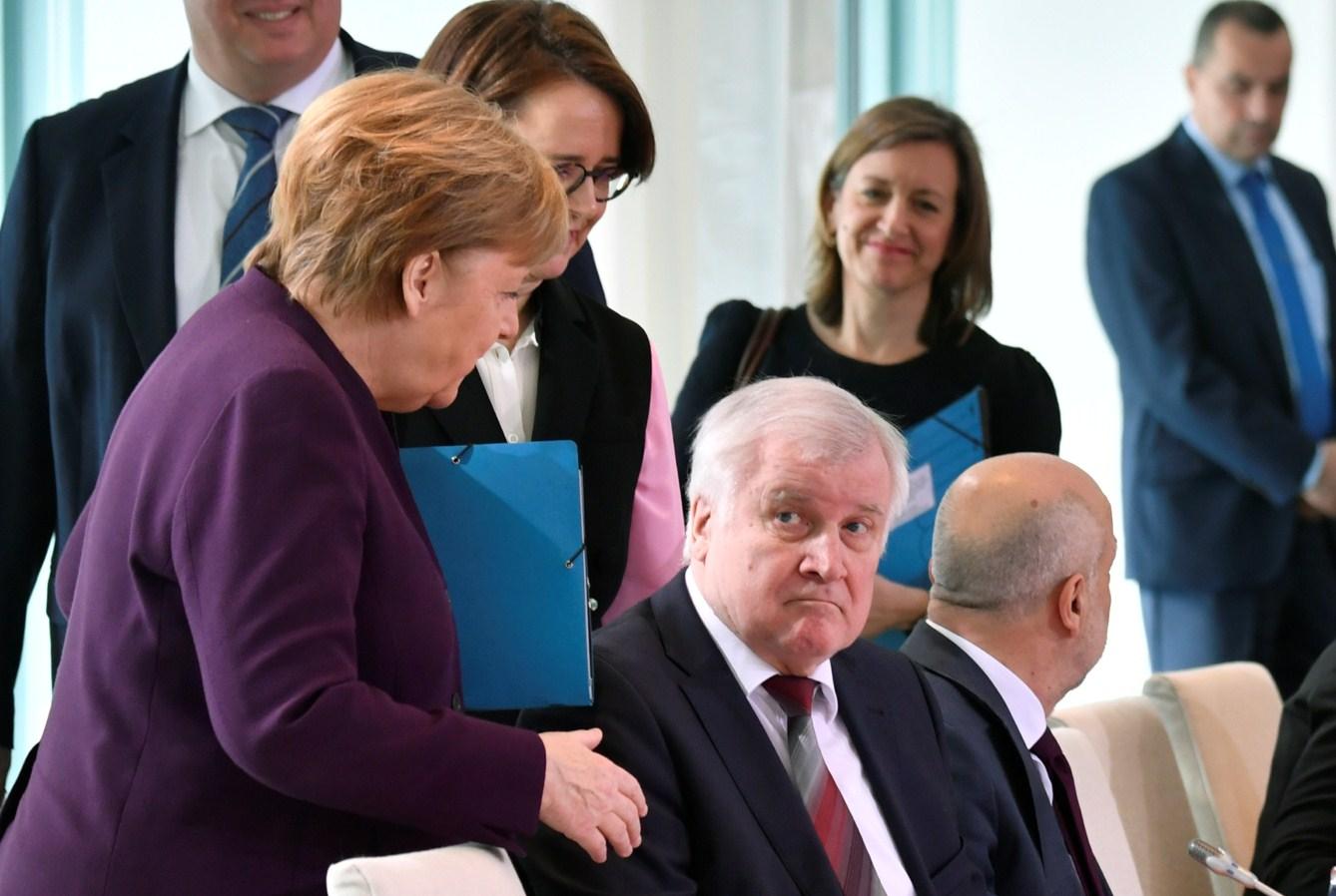 U strahu od koronavirusa, njemački ministar odbio rukovanje s Angelom Merkel