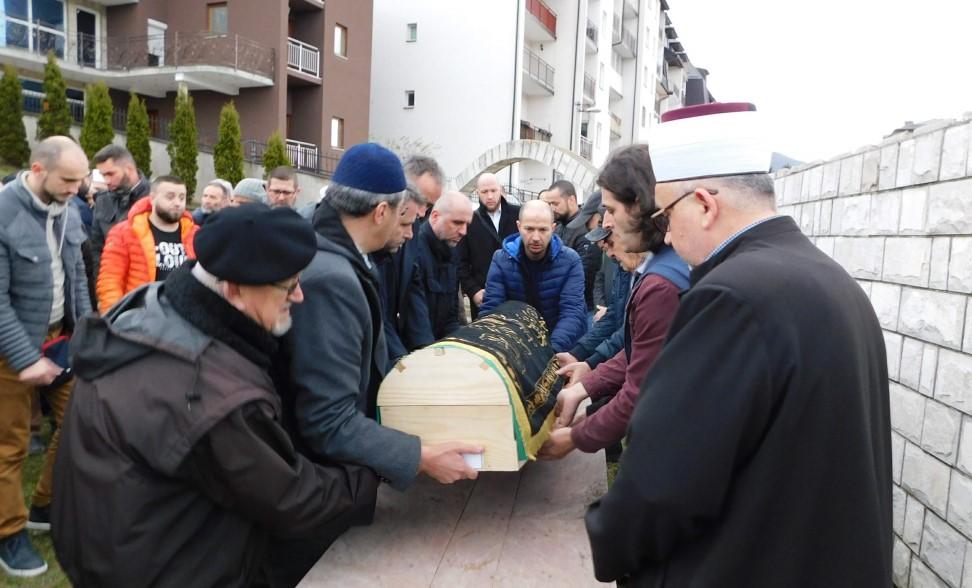 Tabut nosili na rukama - Avaz