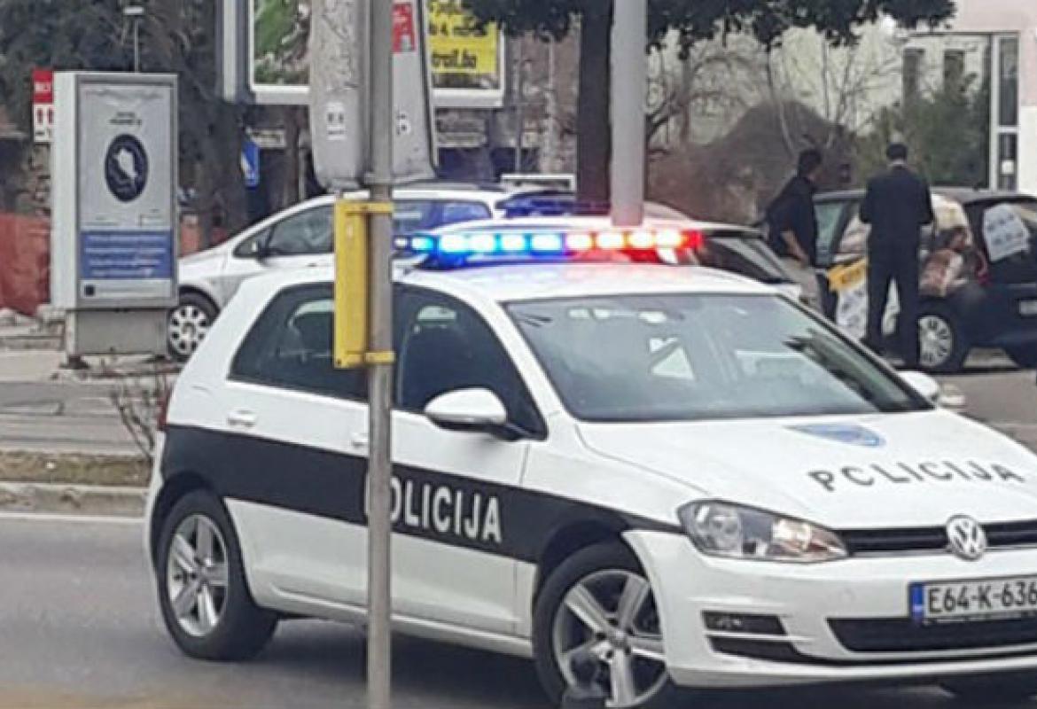 Policajci tragaju za počiniocima - Avaz