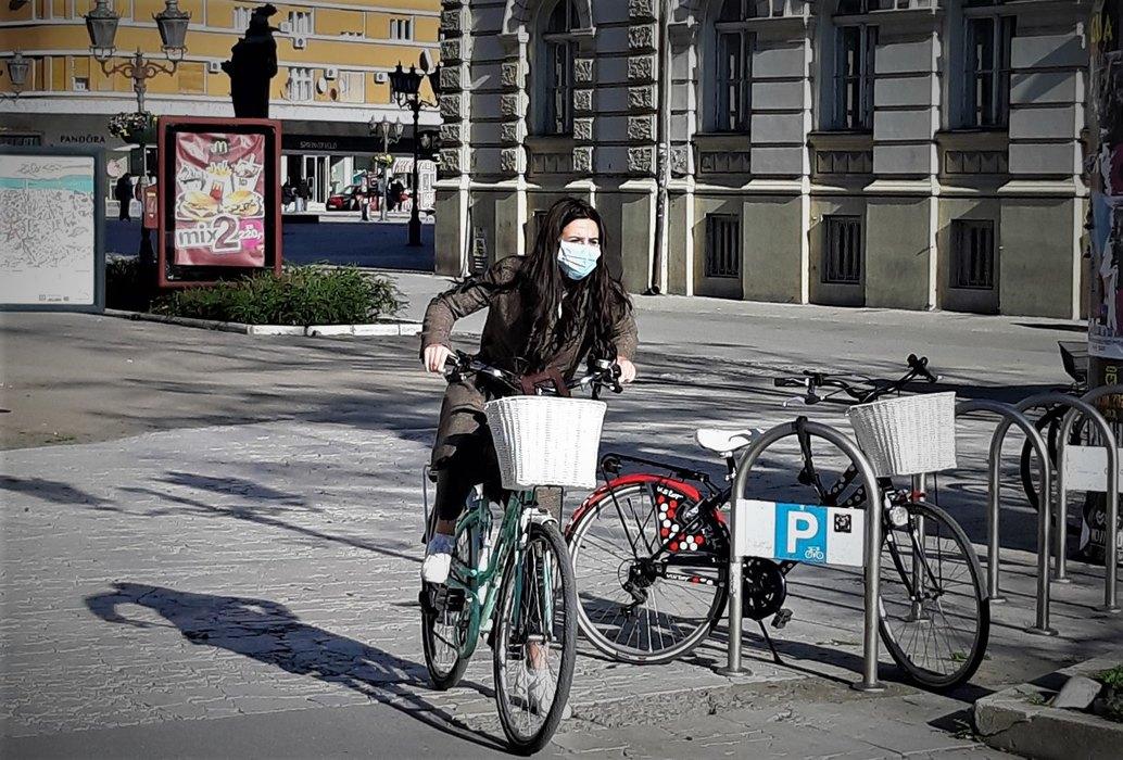 Zubar iz Novog Sada radio iako je imao simptome koronavirusa, sada je na respiratoru