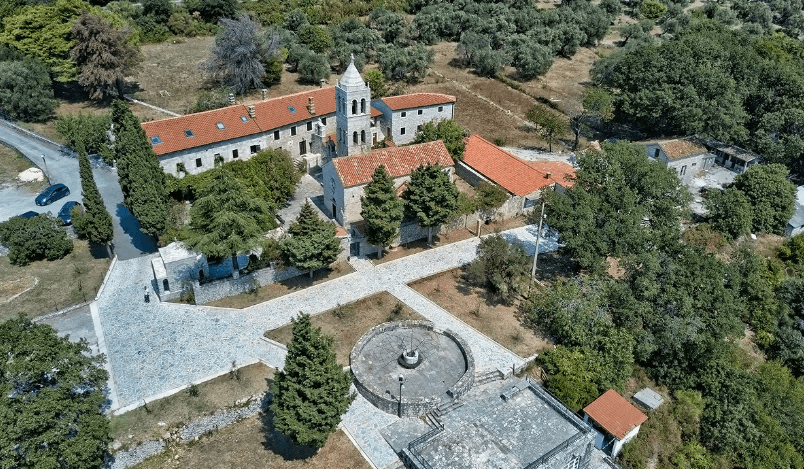 Crnogorska policija uhapsila sveštenika: Služio liturgiju u prisustvu vjernika