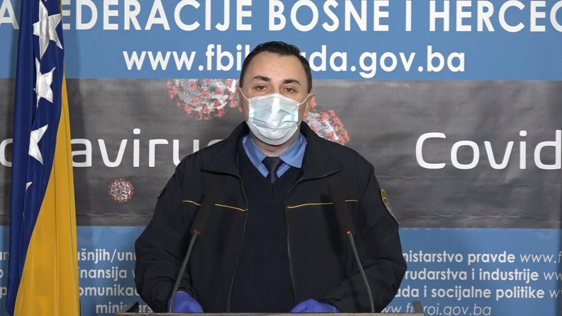 Ajdinović: Maske su od sutra obavezne, ko nema može staviti šal