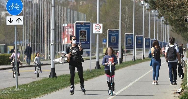 Dok trči ili vozi bicikl, osoba se znoji, duže diše te jačim izdahom mnogo dalje izbacuje kapljice - Avaz