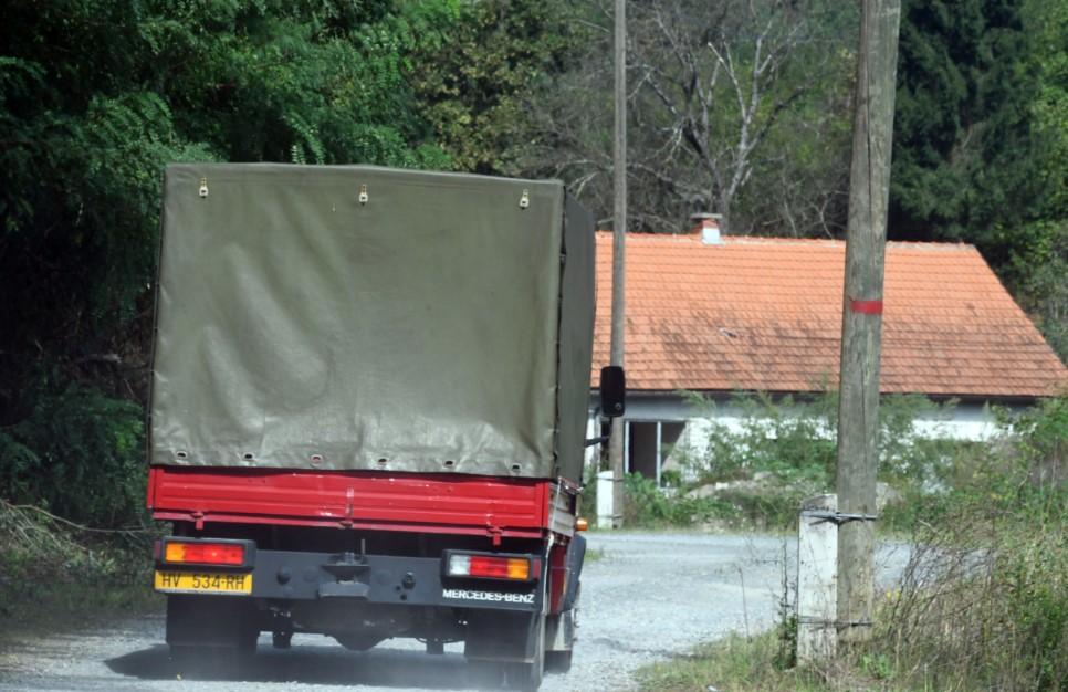 Vozilo Hrvatske vojske na putu prema Čerkezovcu - Avaz