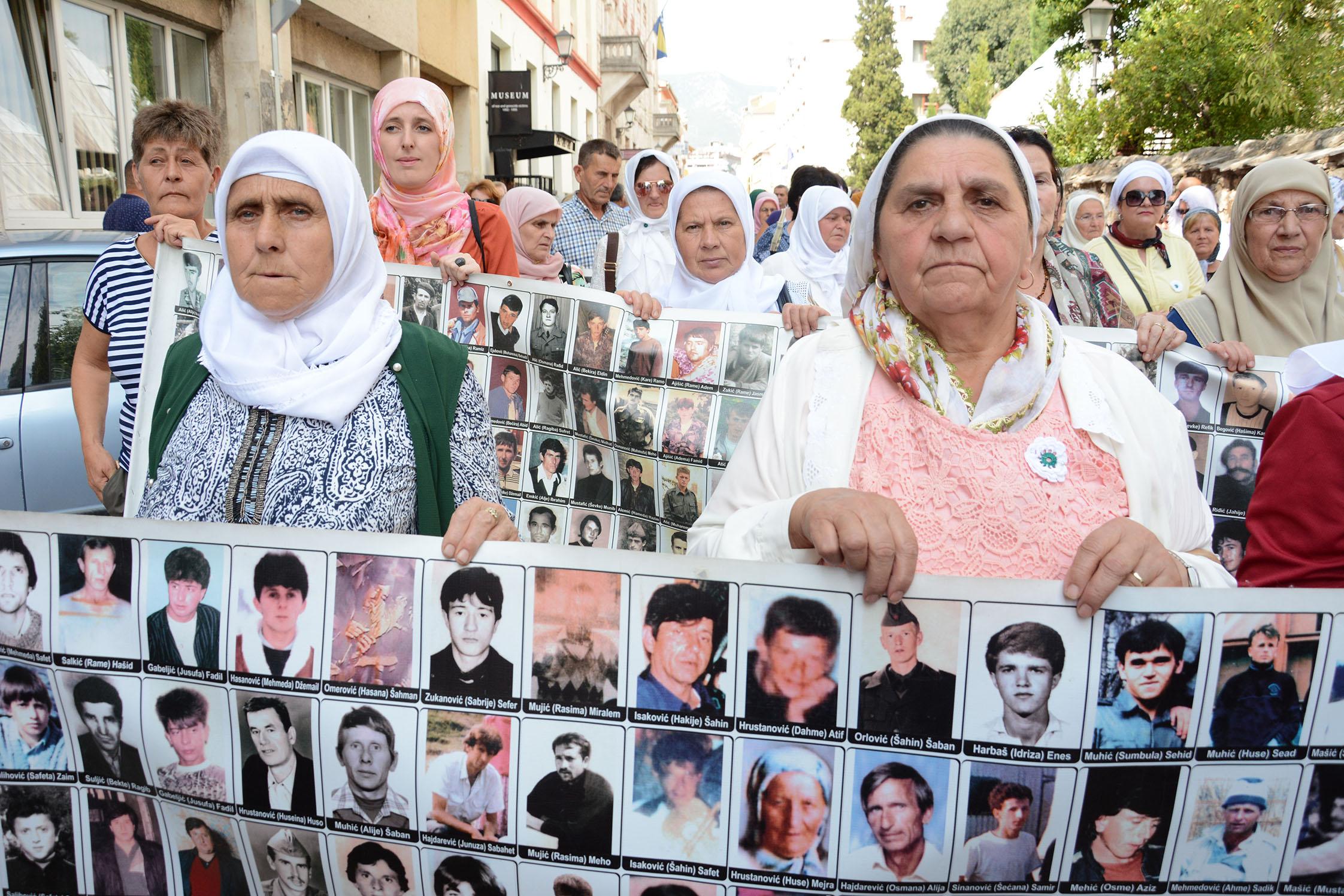 Već 24 godine majke iz Srebrenice svakog 11. u mjesecu održavaju mirnu šetnju - Avaz