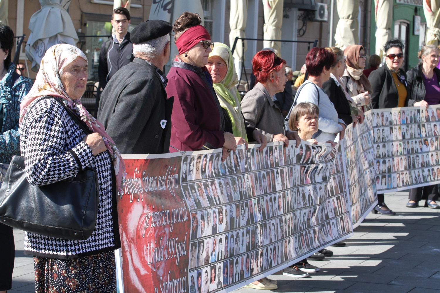 Zbog zabrane okupljanja, majke Srebrenice danas neće biti na Trgu žrtava genocida