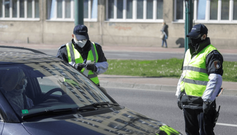 Kažnjena dva penzionera, danas više policajaca na terenu