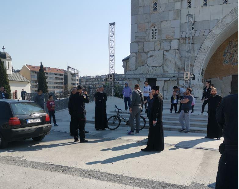 Sveštenici prekršili mjere zabrane okupljanja - Avaz