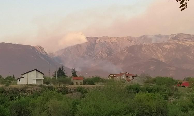 Vatrogasci su i dalje na terenu - Avaz