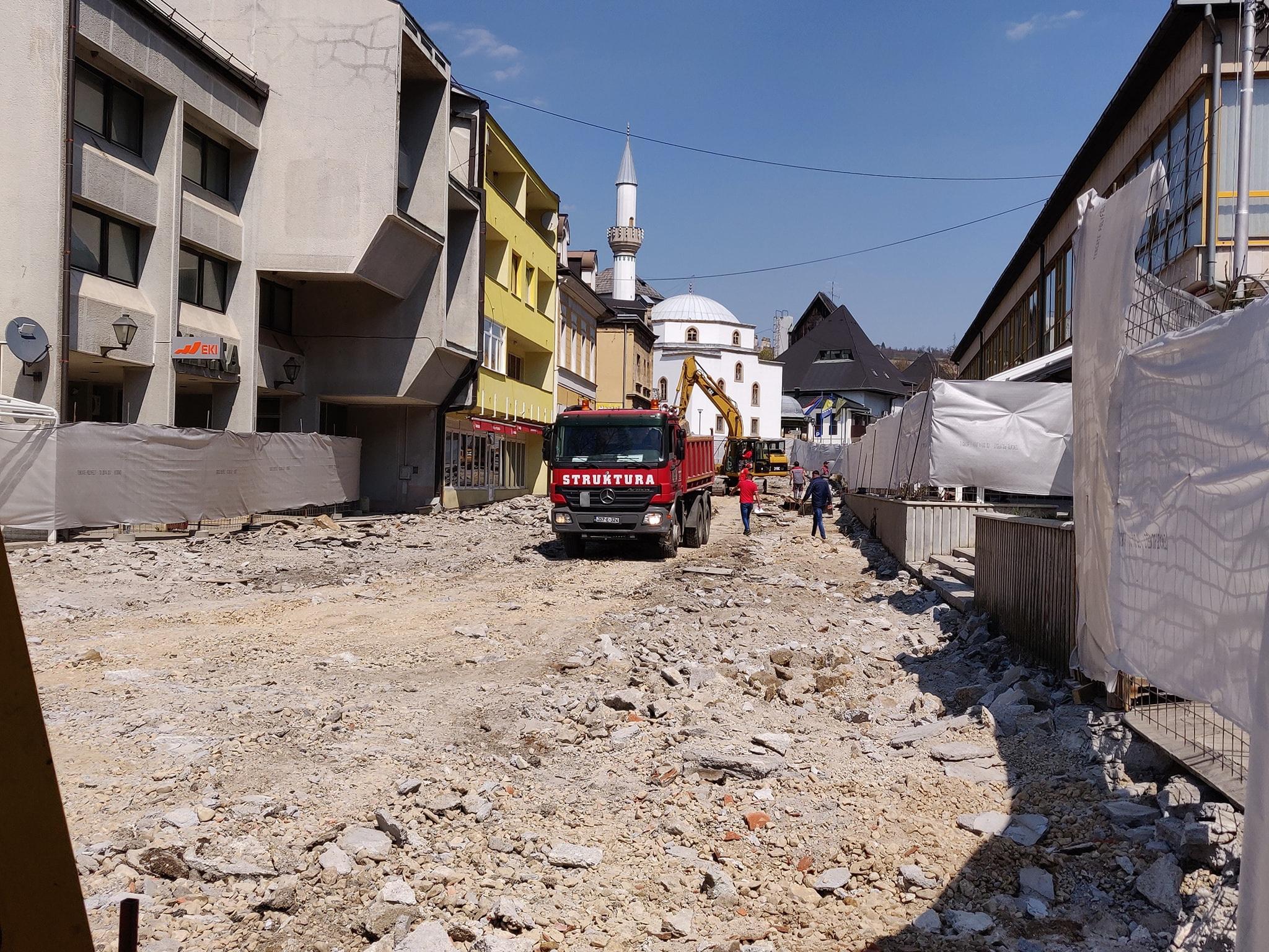 Jajce: Život ne smije stati