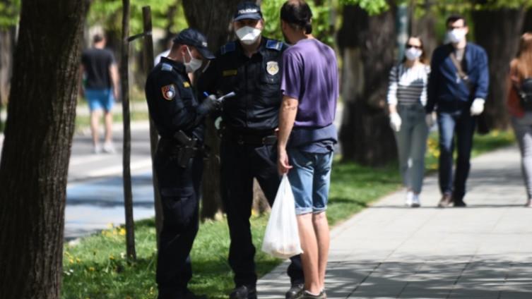 Maske i rukavice bit će još dugo obavezne - Avaz