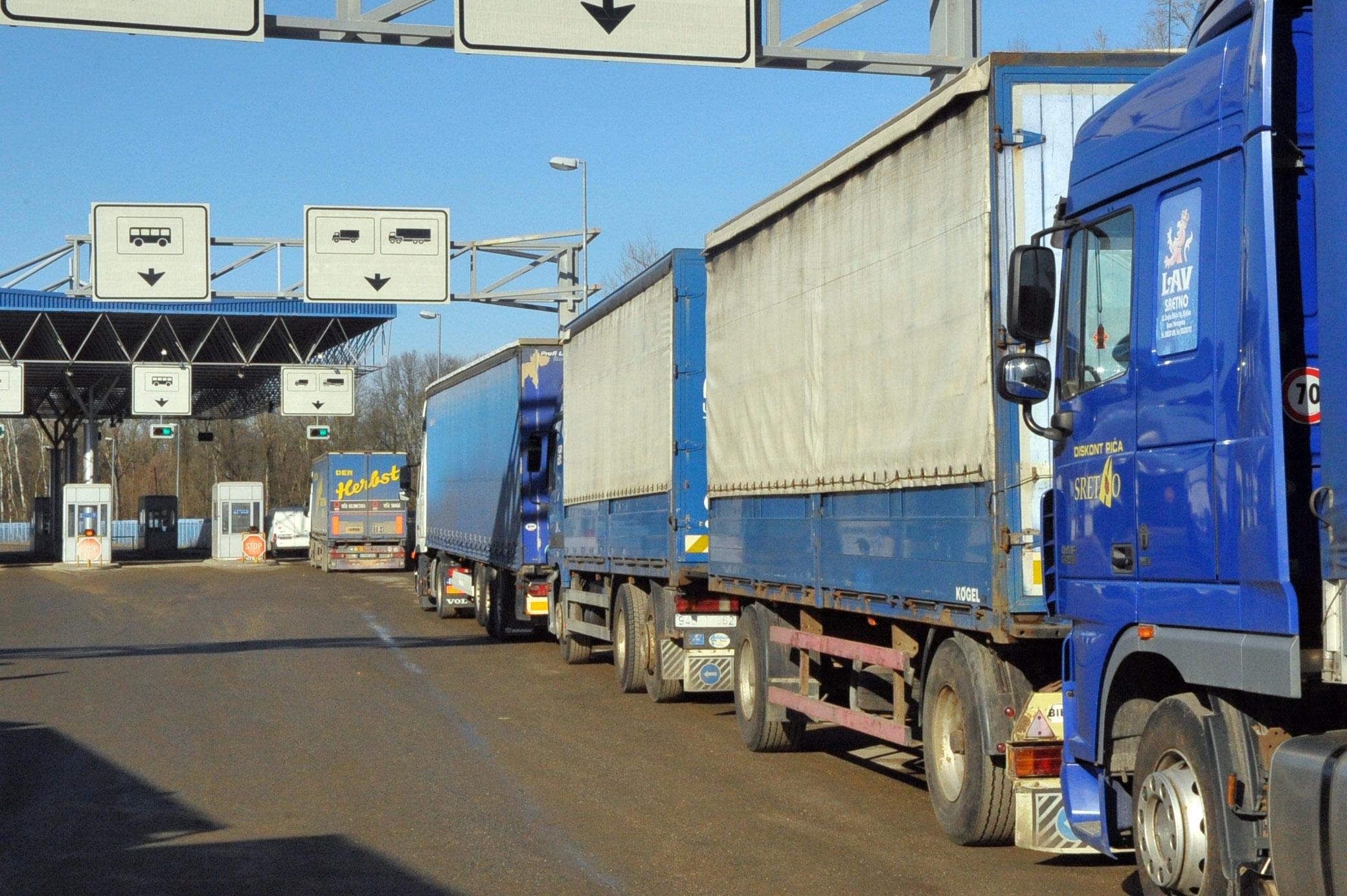 Špediteri s Rače prijete blokadom transporta robe