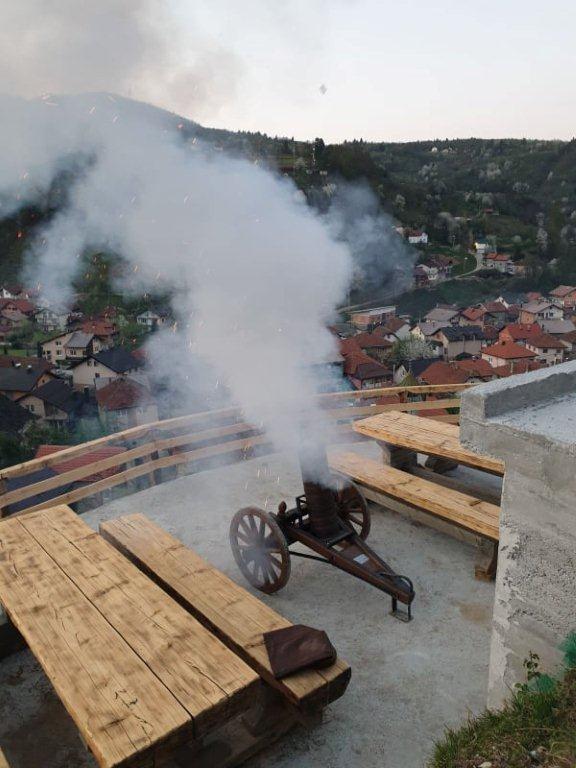 Pucanj topa uznačio početak ramazana - Avaz