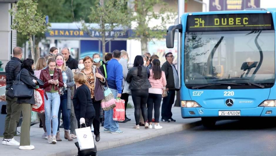 Prvi putnici na stanicama - Avaz