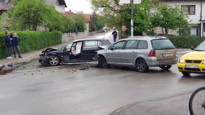 Udes u Živinicama: Sudarila se dva vozila