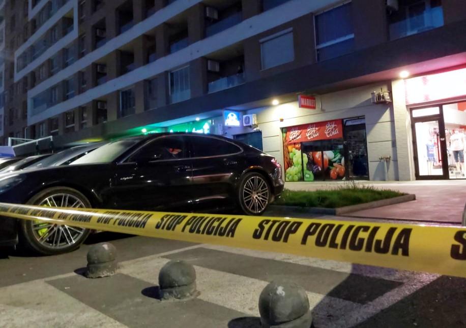 Oštećena i vozila na parkingu - Avaz