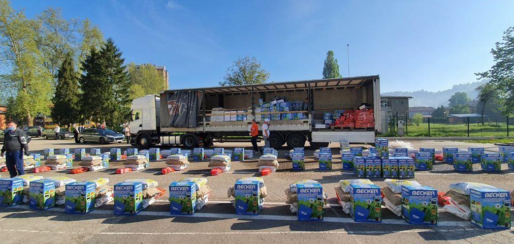 Paketi sadrže sjemena, đubrivo, sredstva za zaštitu bilja i leđne prskalice za tretiranje usjeva - Avaz