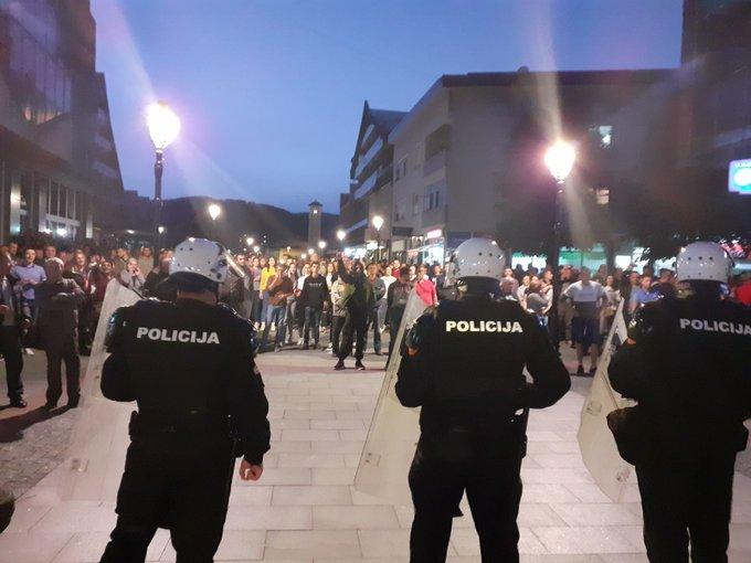 U jučerašnjim neredima povrijeđeno 26 policajaca; UP: Na sve oblike nasilja odgovorit ćemo efikasno!