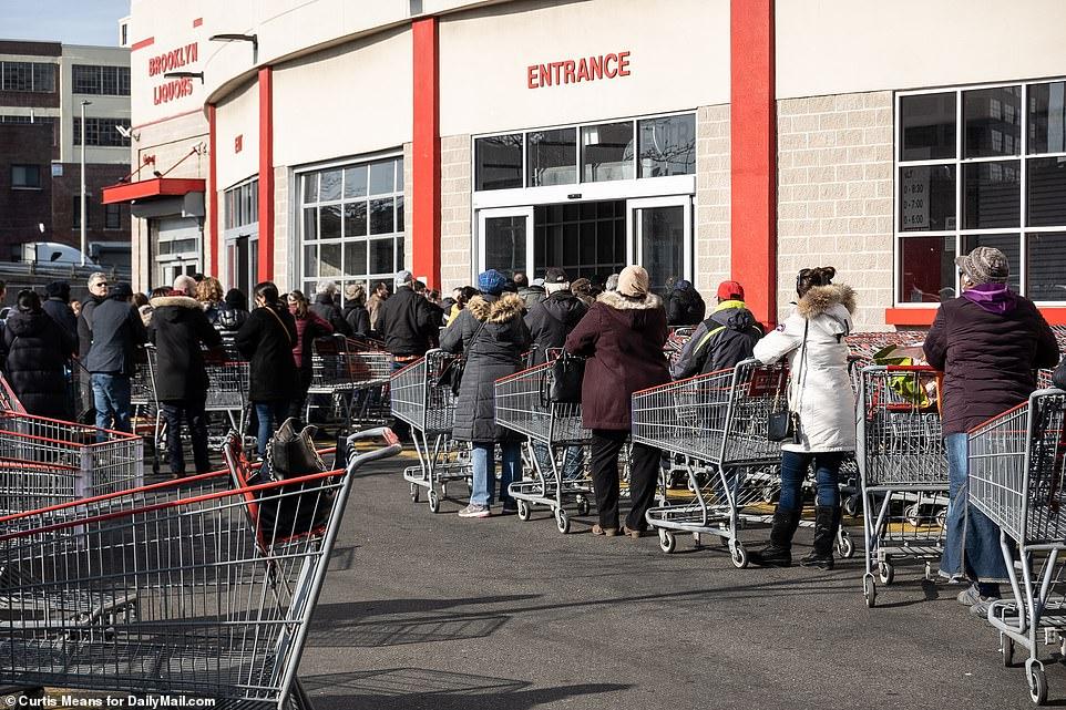 Većina novozaraženih u Njujorku su ljudi koji su izašli u trgovine i teretane