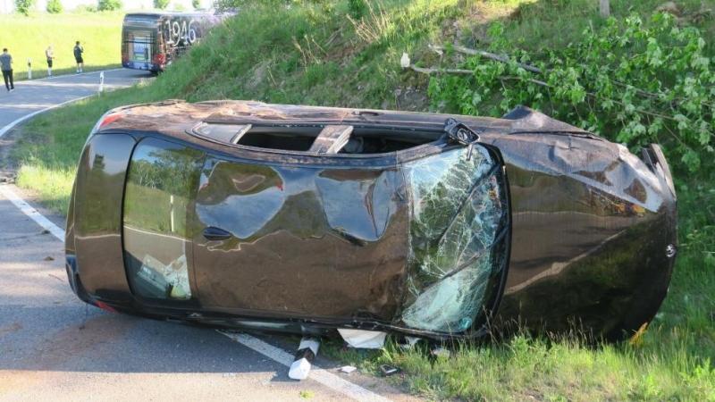 Vozač i suvozačica iz BMW-a teže povrijeđeni - Avaz