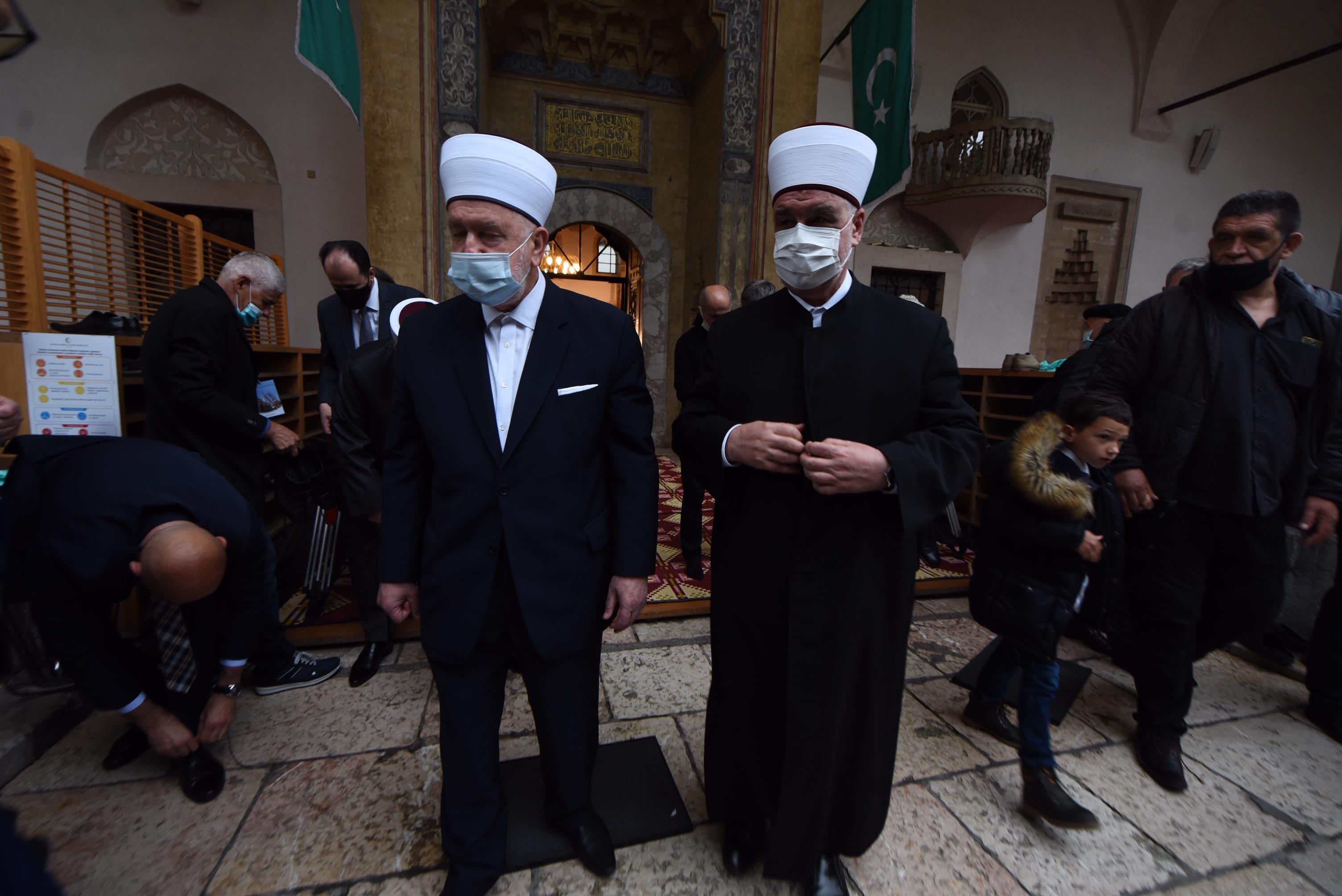 Veliki broj vjernika klanjao bajram-namaz u Begovoj džamiji - Avaz