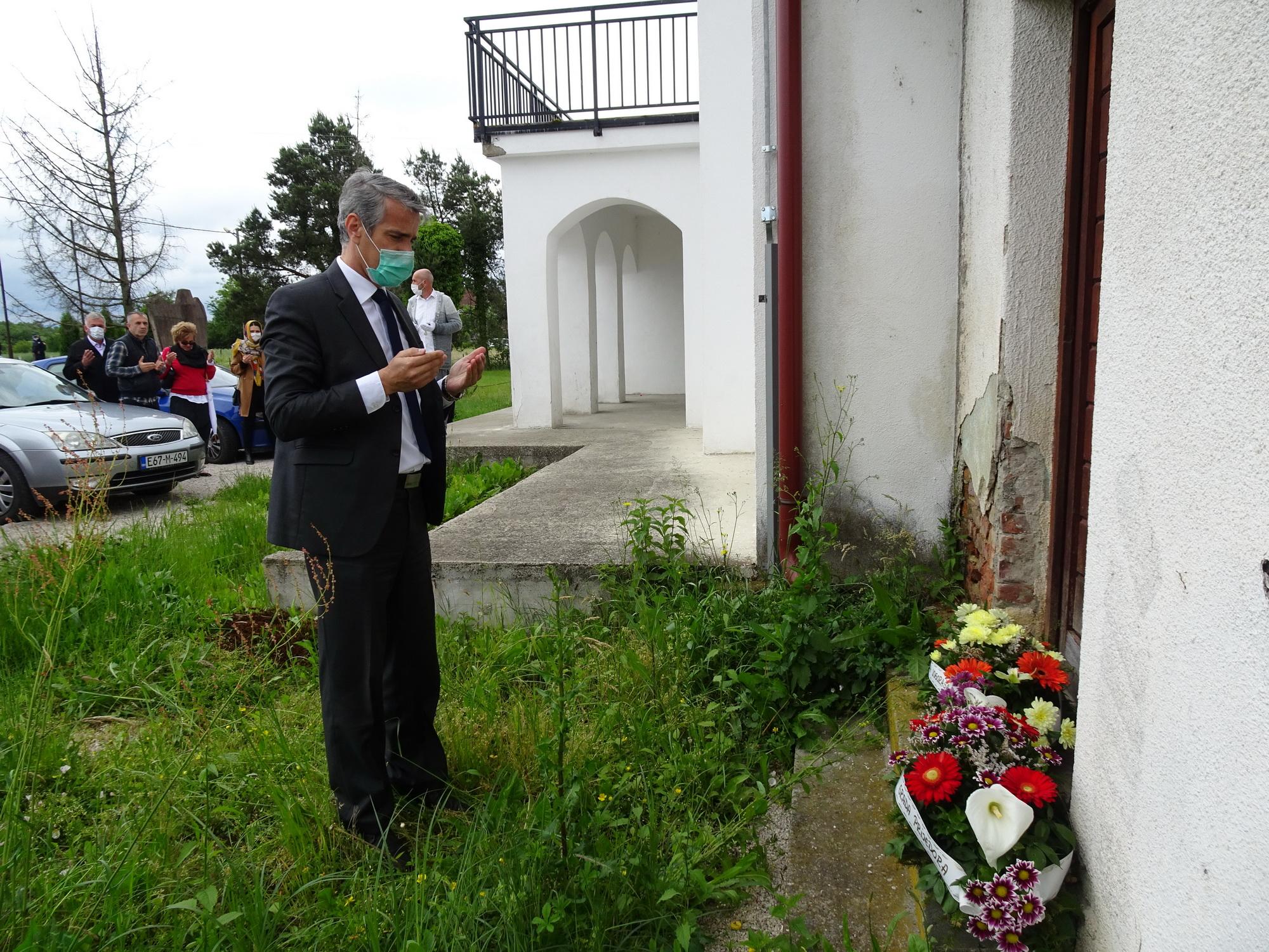 Proučena Fatiha i odata počast - Avaz