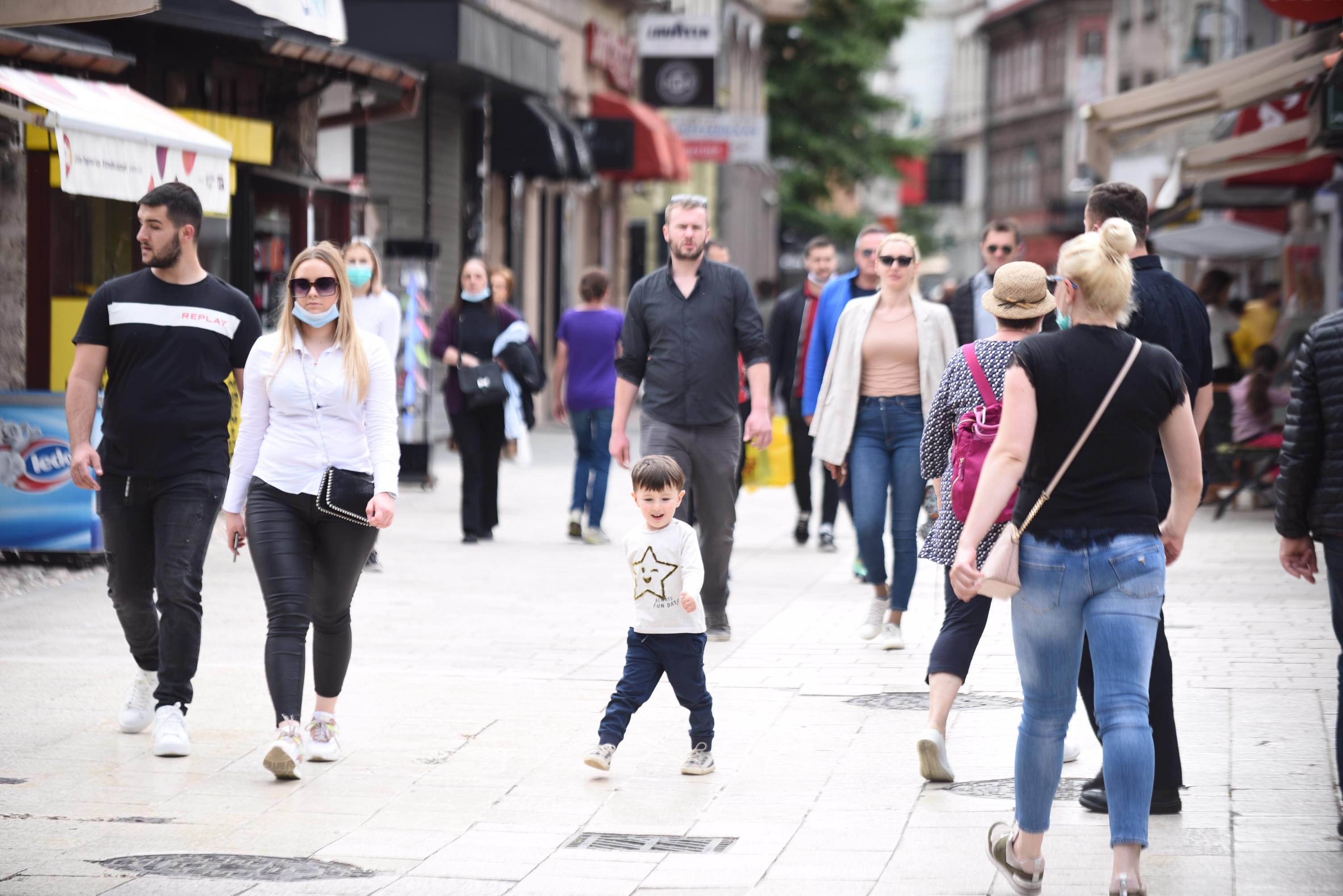 Otvaraju se tržni centri, a bit će dozvoljeno i usluživanje u unutrašnjosti kafića