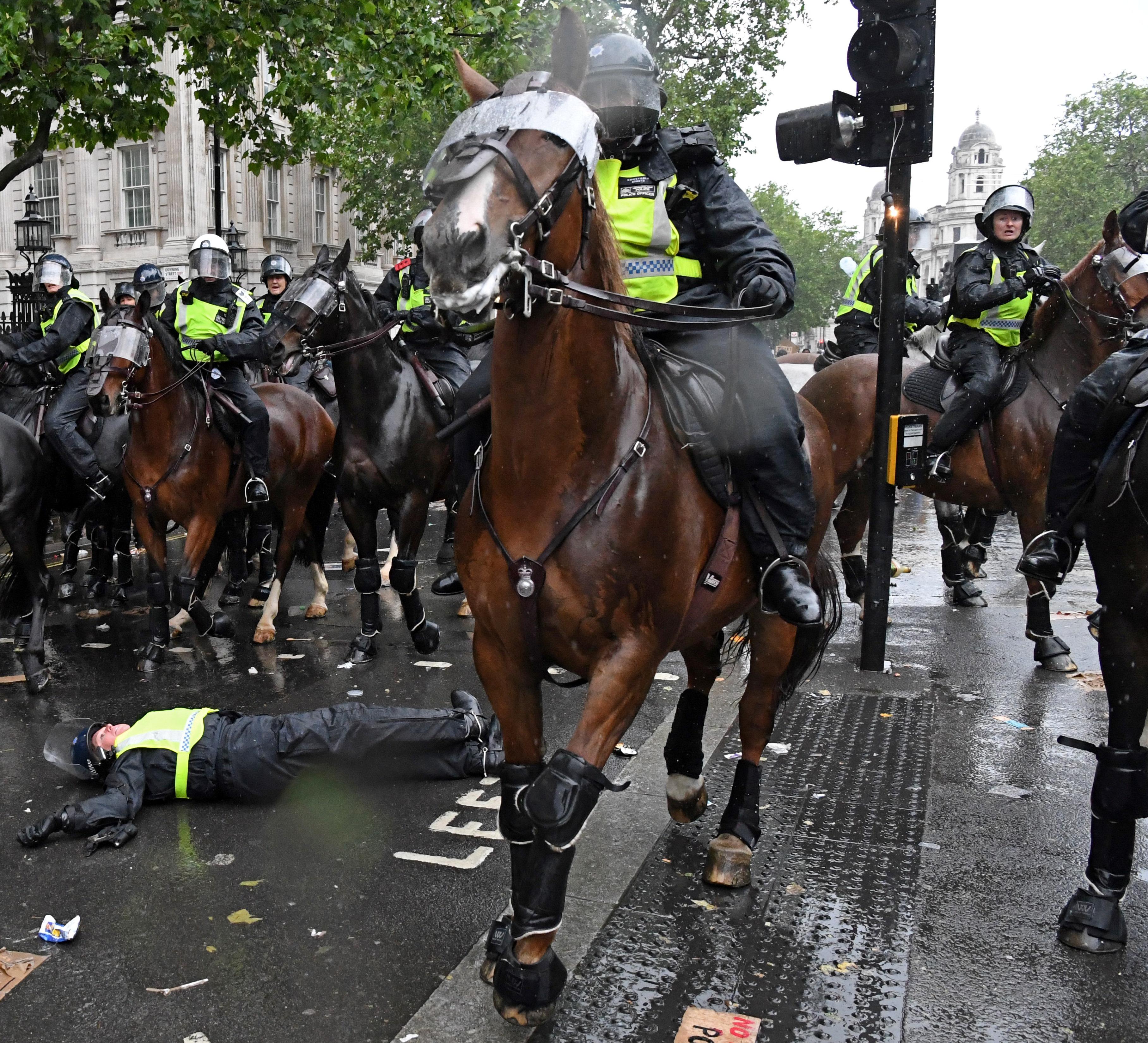 Hiljade građana učestvovalo je danas na antirasističkim protestima na ulicama Londona - Avaz