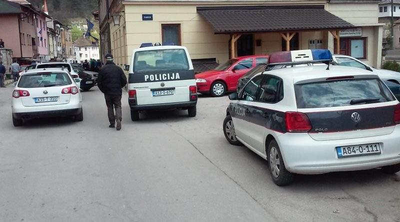 Bivši direktor prijetio portiru, policija mu pronašla oružje