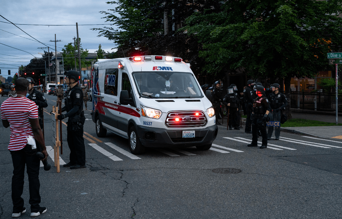 Šest policajaca povrijeđeno - Avaz