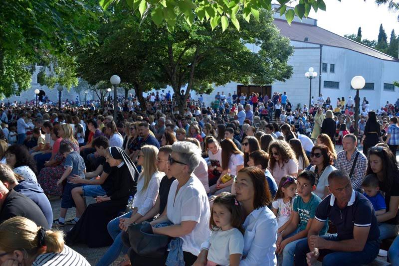 Hiljade vjernika i hodočasnika na svetkovini bez maski i fizičke distance