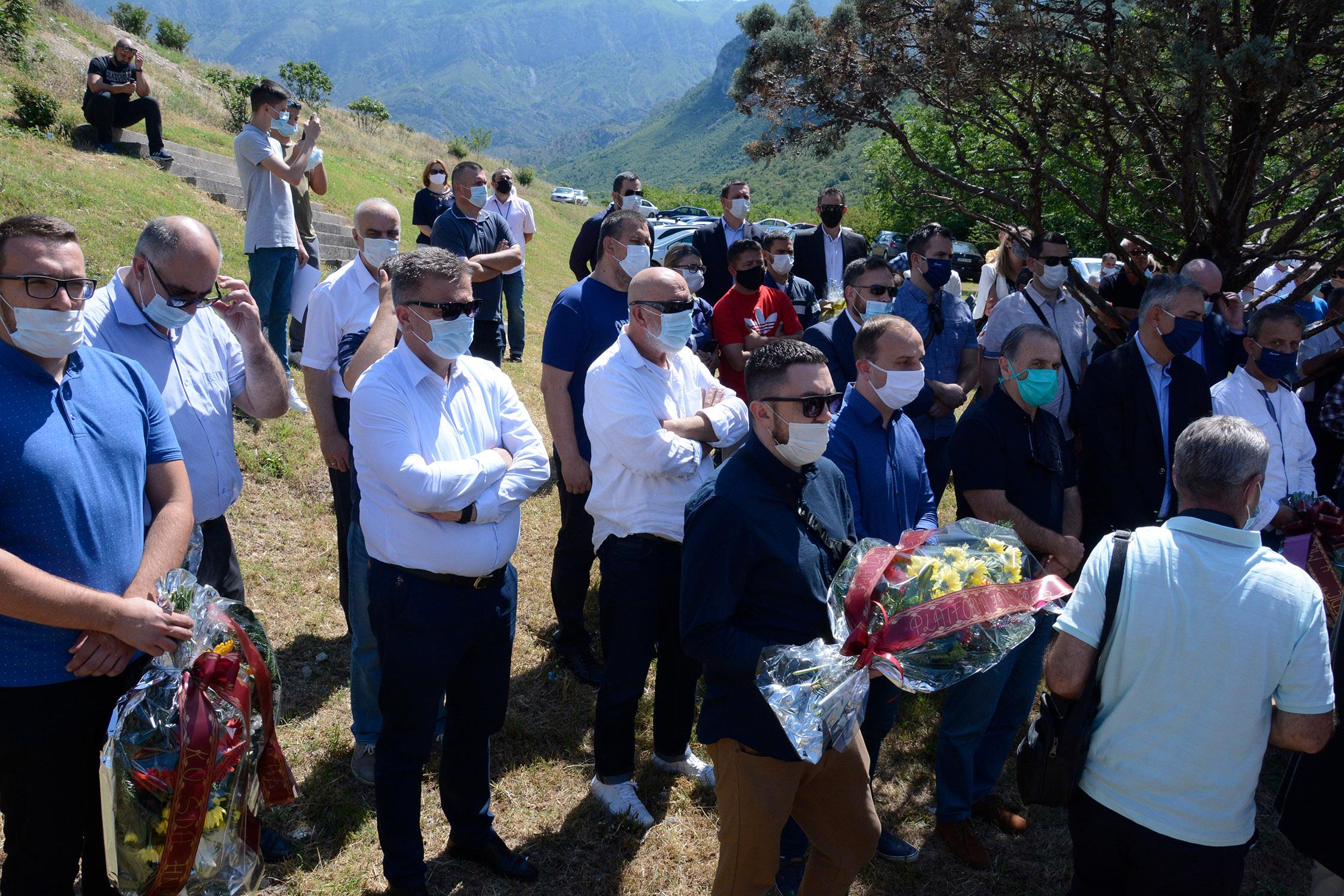 Odata počast ubijenim Bošnjacima i Hrvatima - Avaz