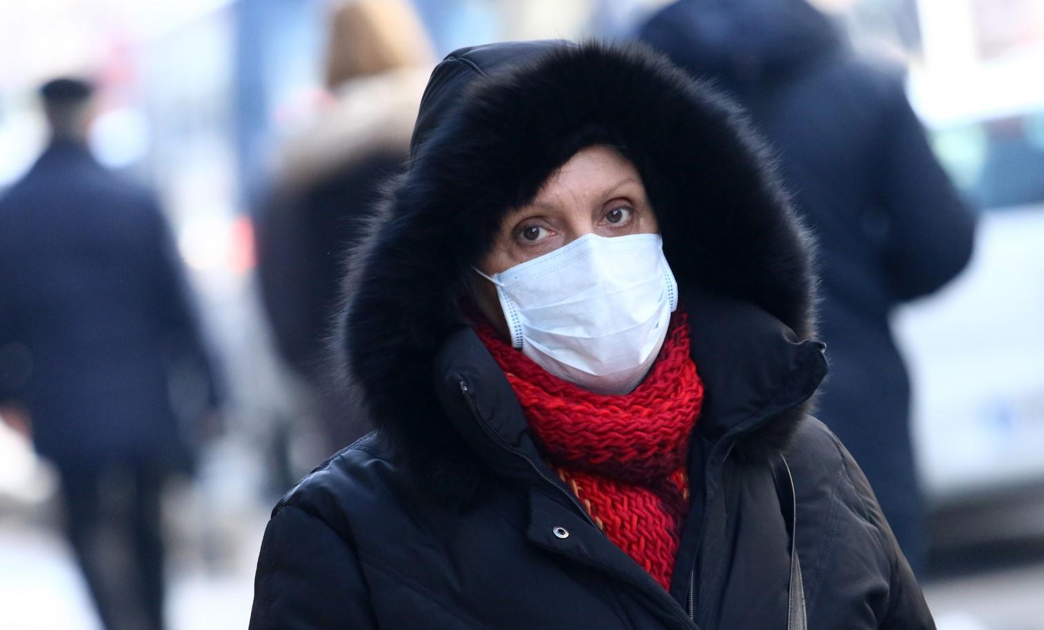 Zaštitne maske obavezne na otvorenim i zatvorem prostorima, ako nije moguća distanca između osoba - Avaz