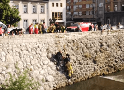 Pogledajte dramatično spašavanje muškarca iz Miljacke