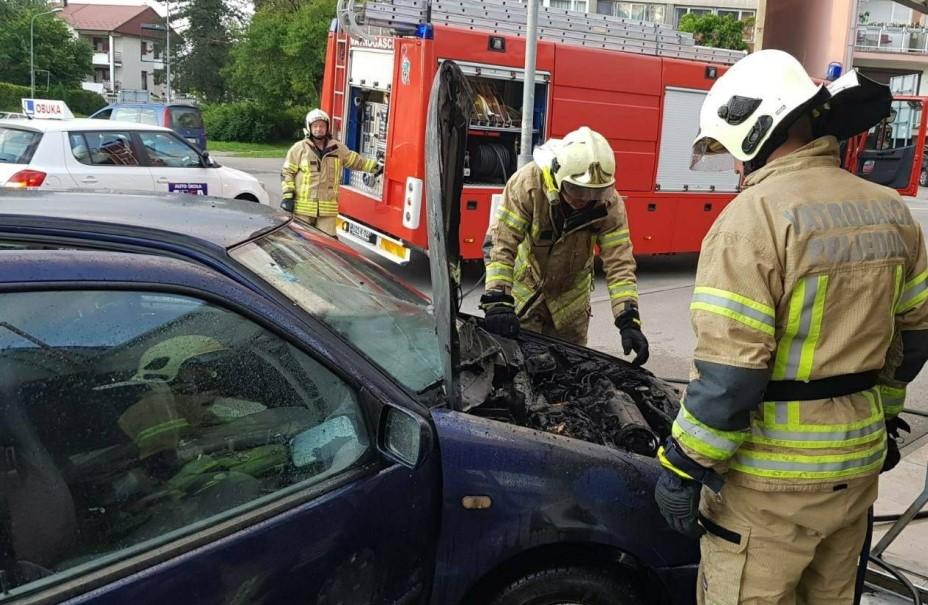 Automobil planuo u vožnji