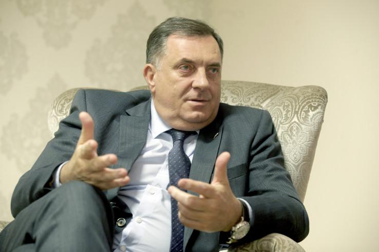 Dodik poručuje da neće dozvoliti stacioniranje migranata u manjem entitetu