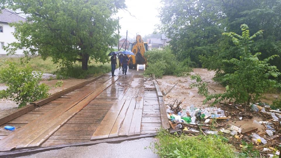 Mnogobrojni vodotoci prijete svojim izlivanjem - Avaz