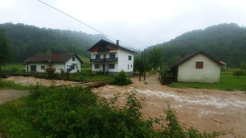 Rijeke opasno bujaju kod Sanskog Mosta, Ključa, Maglaja, kritično u Tuzlanskom kantonu