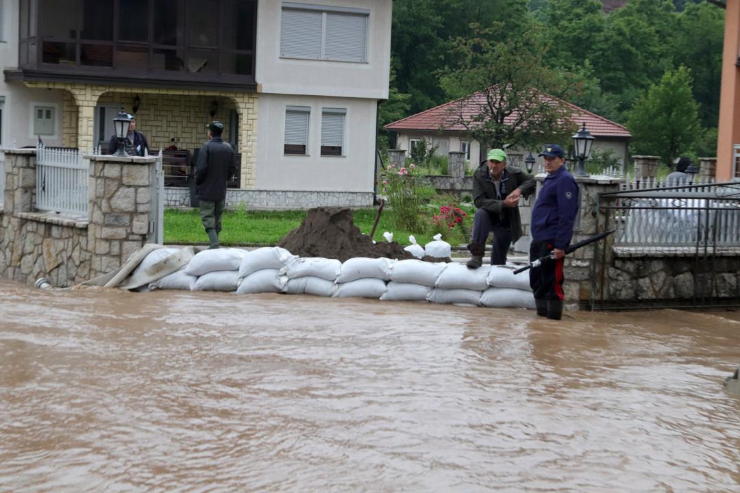 Voda se povukla u korito, prohodan put Tuzla – Sarajevo