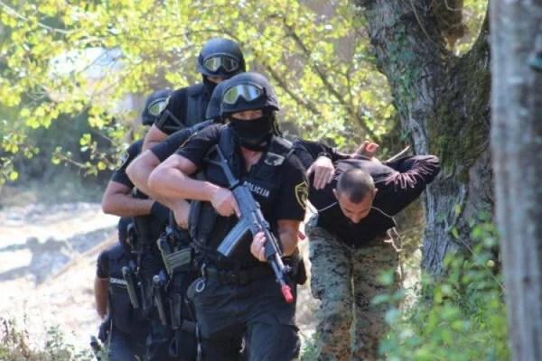 Uhapšeno 13 osoba, pronađeni marihuana, novac i mobiteli