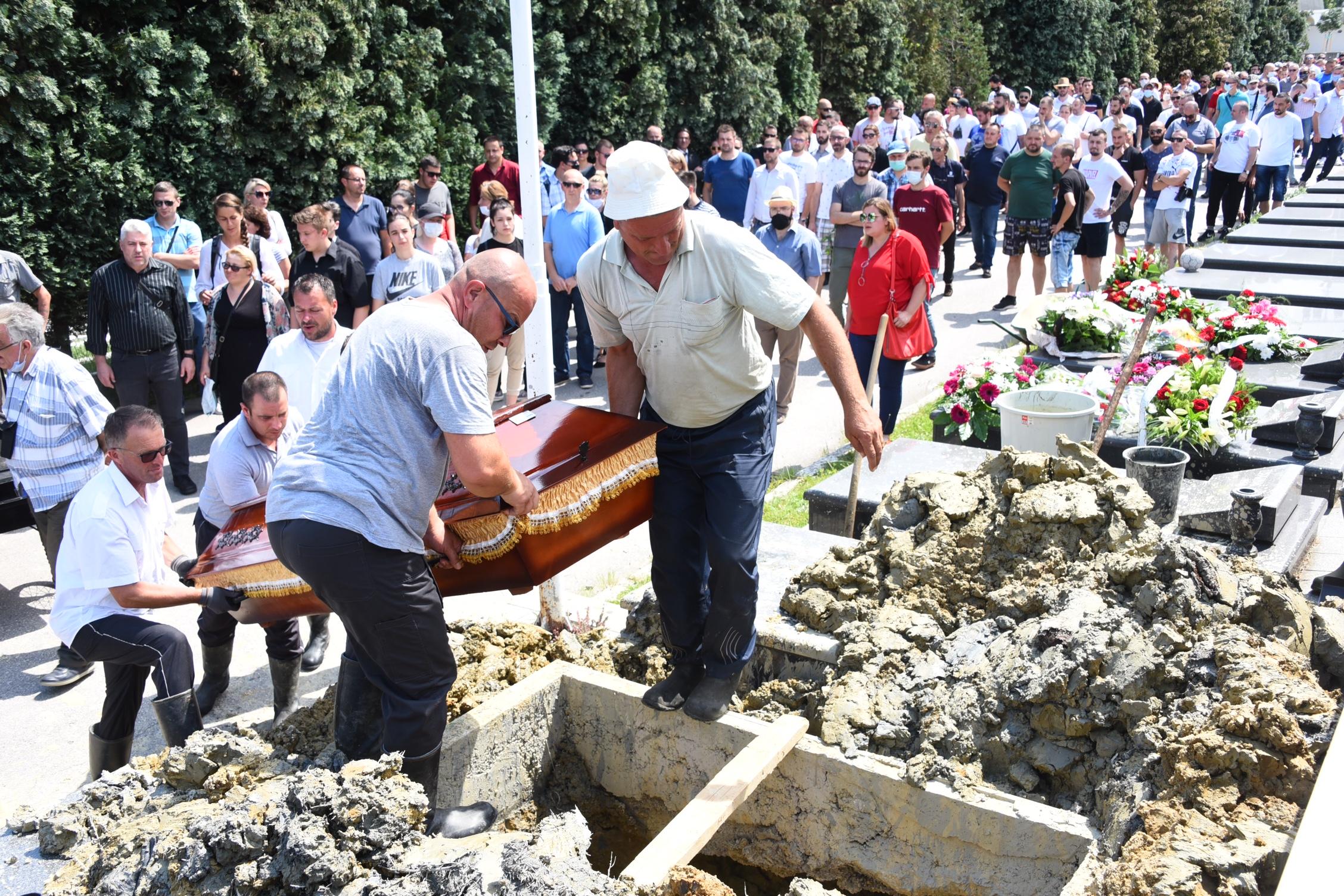 Sahranjen Jasmin Džemidžić - Avaz