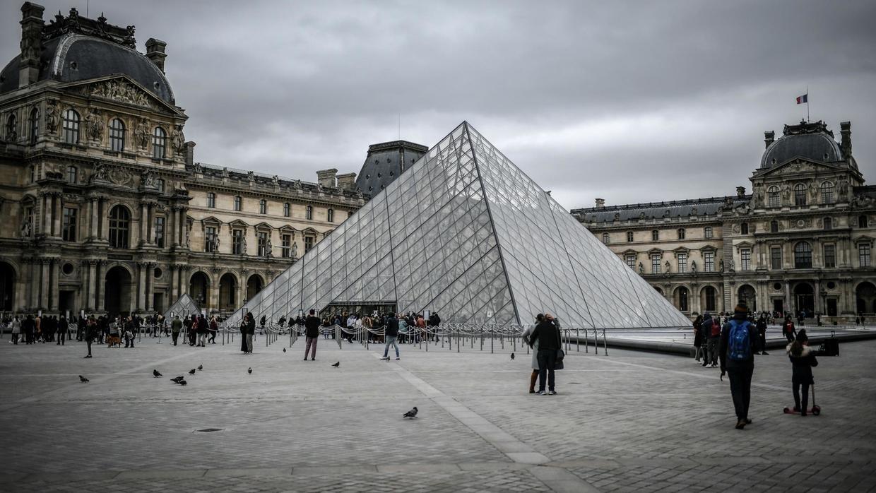 Louvre u Parizu - Avaz