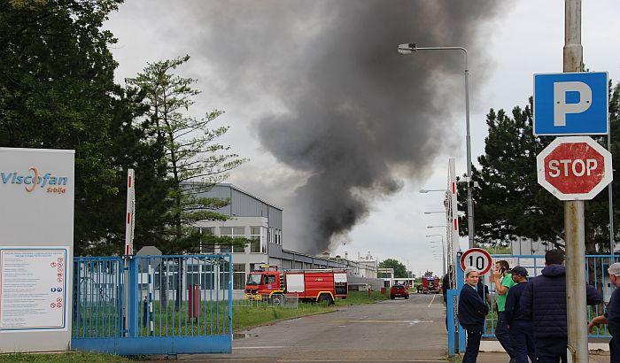 Gisti dim nad fabrikom - Avaz