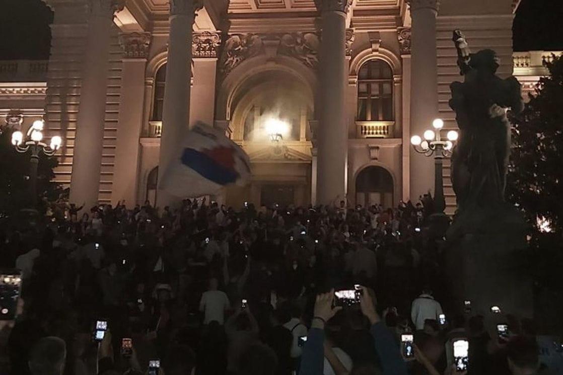 Beograd: Bačen suzavac, policija pendrecima na demonstrante - Avaz