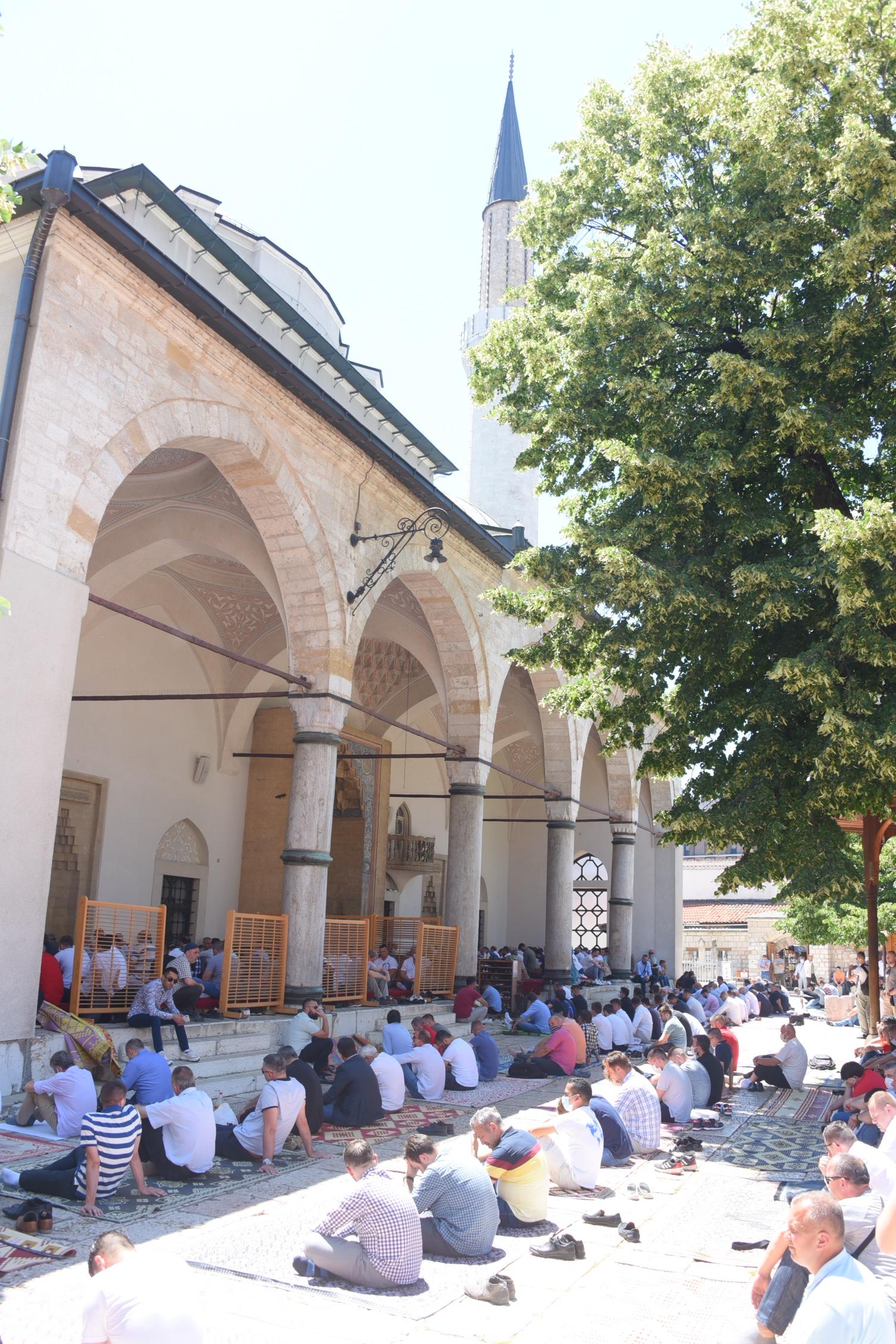 S današnjeg džuma-namaza - Avaz