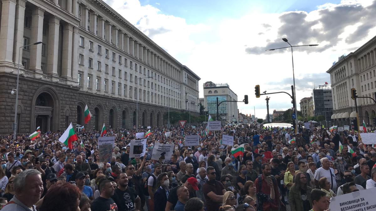 Protesti  se održavaju bez ozbiljnijih sukoba - Avaz