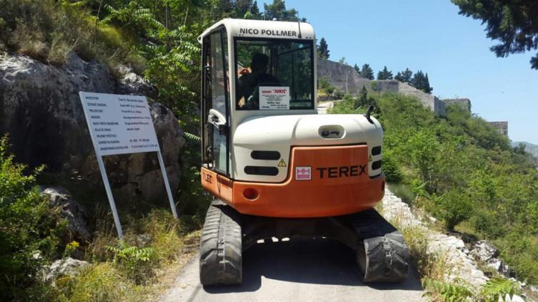 SDA HNK: Zaustavite skrnavljenje Starog grada u Stocu