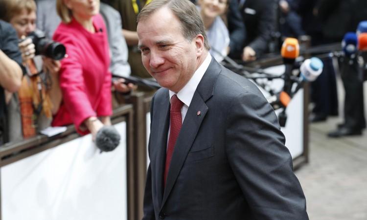 Lofven: Ograničiti broj zaraženih - Avaz