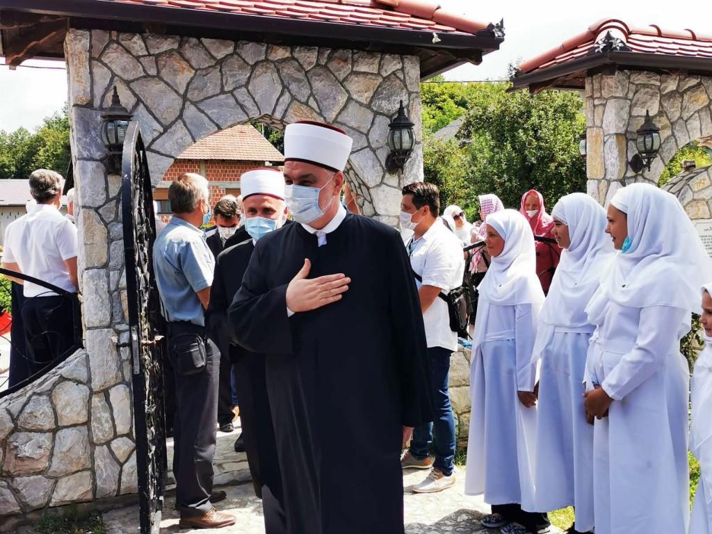 Na kolektivnu dženazu, osim reisa Kavazovića, došli Džaferović i Izetbegović - Avaz